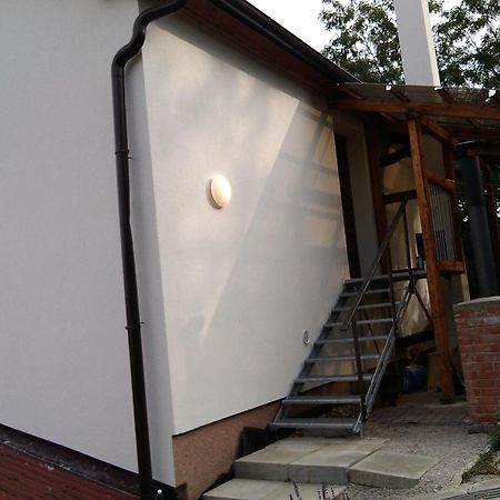 Vinny Sklep Kovarna Rohatec ภายนอก รูปภาพ